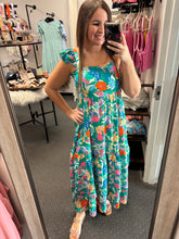 Load image into Gallery viewer, GREEN FLORAL TIERED MAXI DRESS
