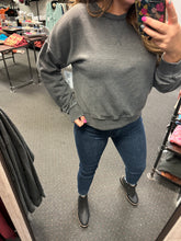 Load image into Gallery viewer, HEATHER GREY CROPPED PULLOVER
