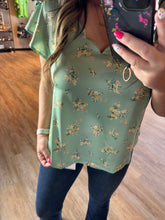Load image into Gallery viewer, FLORAL SATIN BLOUSE
