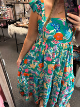 Load image into Gallery viewer, GREEN FLORAL TIERED MAXI DRESS
