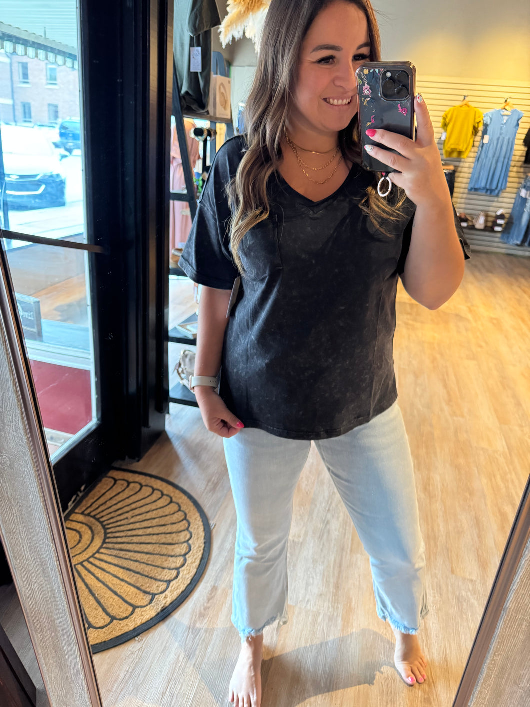 BLACK MINERAL-WASHED V-NECK TEE