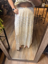 Load image into Gallery viewer, WHITE FLORAL MAXI SKIRT
