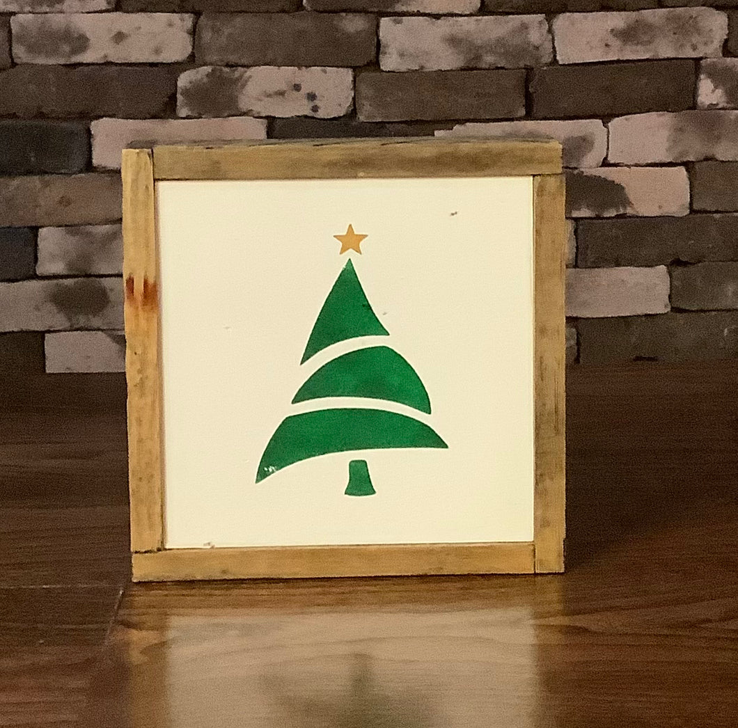 CHRISTMAS SIGN WITH GREEN TREE 6 1/8” x 6 1/8