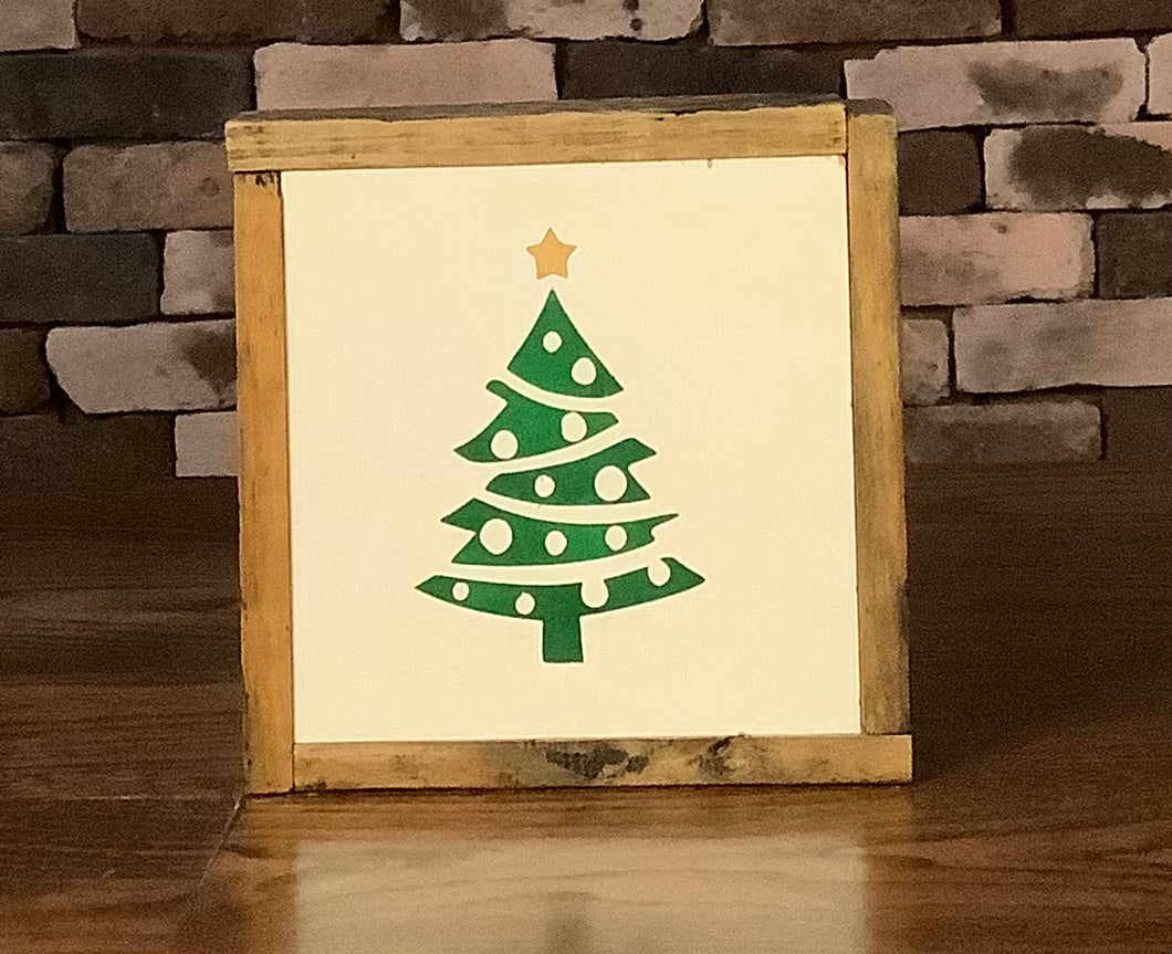 CHRISTMAS SIGN WITH GREEN TREE AND POLKA DOTS 6 1/8” x 6 1/8