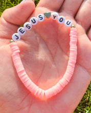 Load image into Gallery viewer, JESUS LOVES YOU BRACELET
