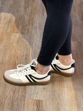 Load image into Gallery viewer, OUTWOODS BLACK SNEAKER
