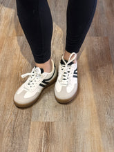 Load image into Gallery viewer, OUTWOODS BLACK SNEAKER
