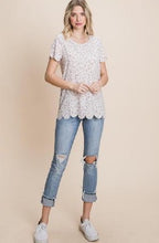 Load image into Gallery viewer, MAUVE FLORAL PRINT WOVEN BLOUSE
