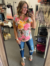 Load image into Gallery viewer, GARDEN FLOWER PINK FLUTTER SMOCKED SLEEVE TOP
