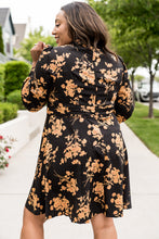 Load image into Gallery viewer, PLUS BLACK FLORAL KEYHOLE DRESS
