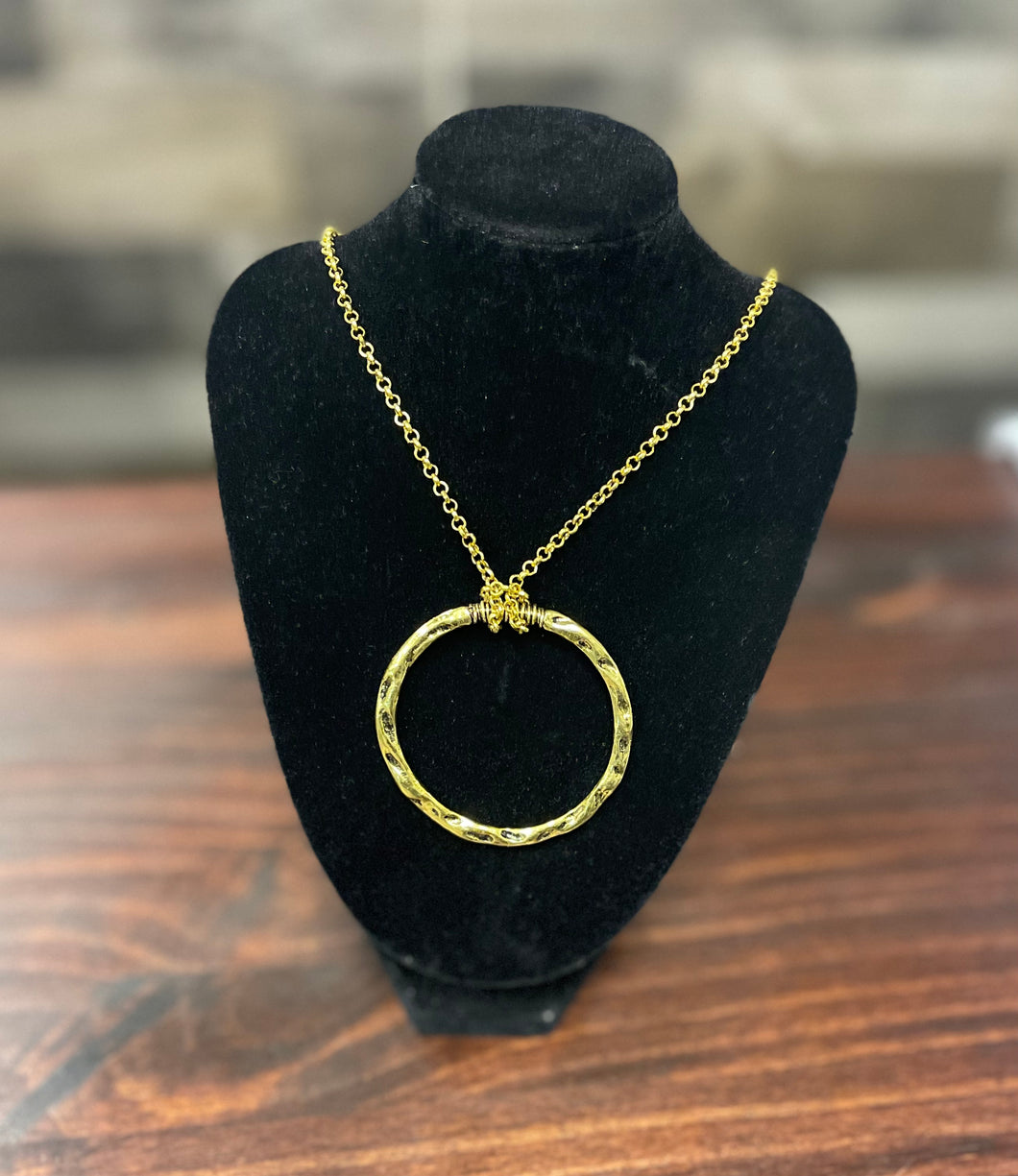 GOLD HAMMERED RING NECKLACE