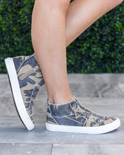 Load image into Gallery viewer, GYPSY JAZZ GRAYSON CAMO SHOES
