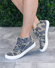 Load image into Gallery viewer, GYPSY JAZZ GRAYSON CAMO SHOES
