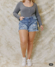 Load image into Gallery viewer, KANCAN DAISY PLUS HIGH RISE MOM SHORTS
